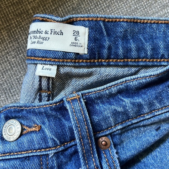 Abercrombie Curve Love Low Rise 90s Baggy Jean - Picture 9 of 10